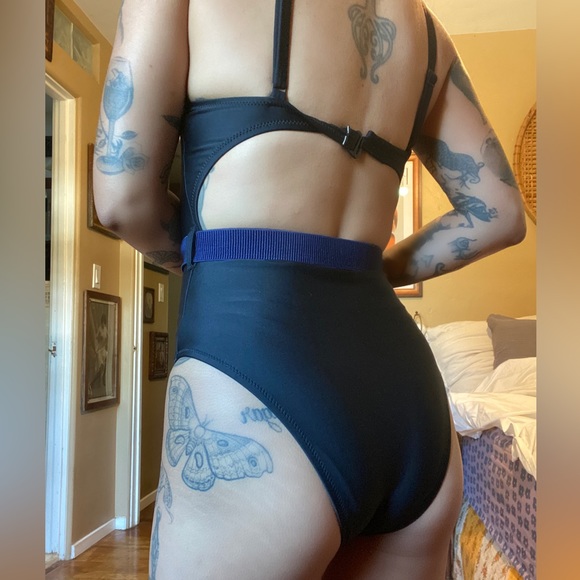 Bathing suit - Picture 3 of 3